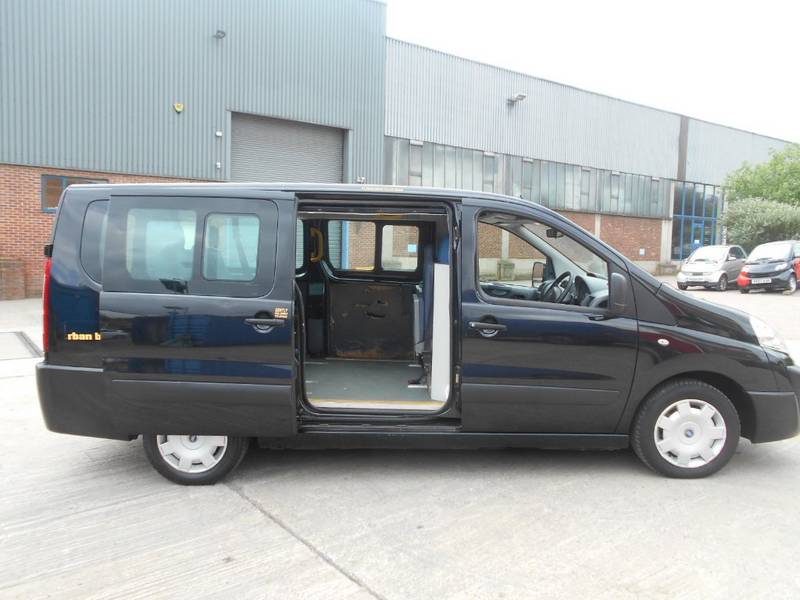 Фото автомобиля FIAT Scudo комби